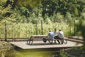 150809-Wunder-the-Table-Large-zwart