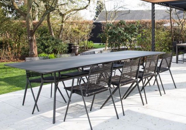 8 stoelen aan branch tafel
