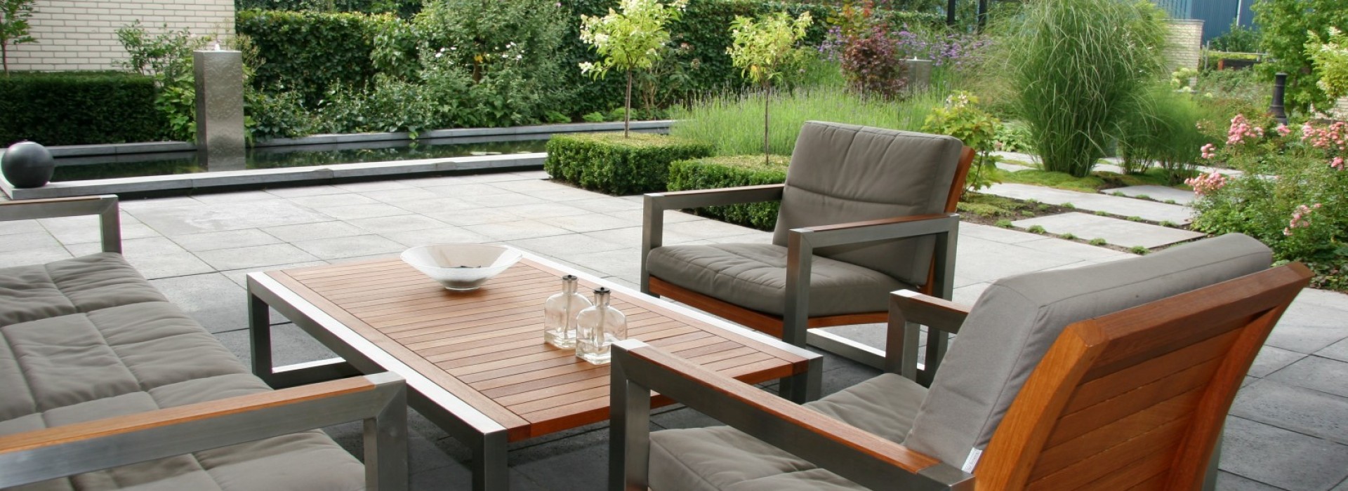 tuinmeubels strakke tuin