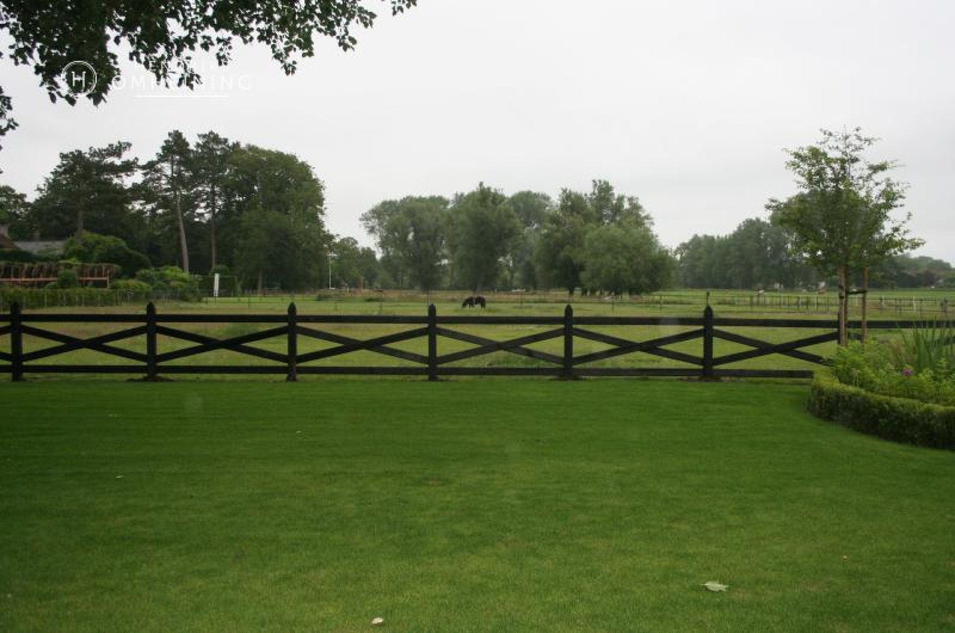 Xcellent Black Cross Fence (3)